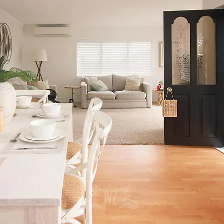 Salty Breeze Beach House Orewa Exterior foto