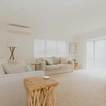 Salty Breeze Beach House Orewa Exterior foto